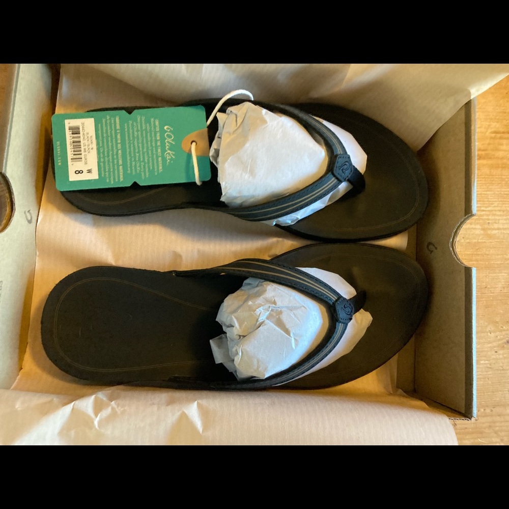 Olukai. Women’s size 8 flip flop. Style aukai